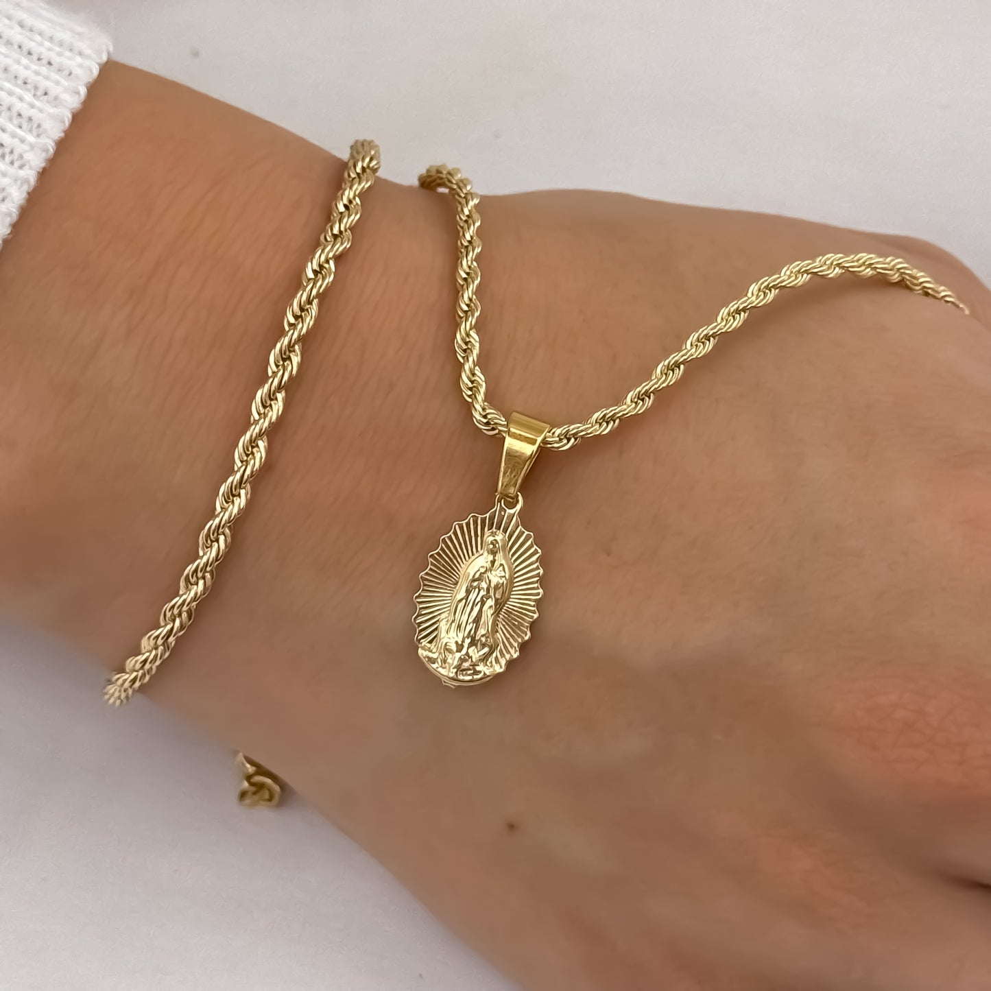 Cadena Tejido Lazo de Dama de 45cm de 3mm de Grosor + Virgen de Guadalupe  Tallada + Pulsera Lazo de 18cm de 3mm de Grosor en ORO 10K con Garantía de por vida